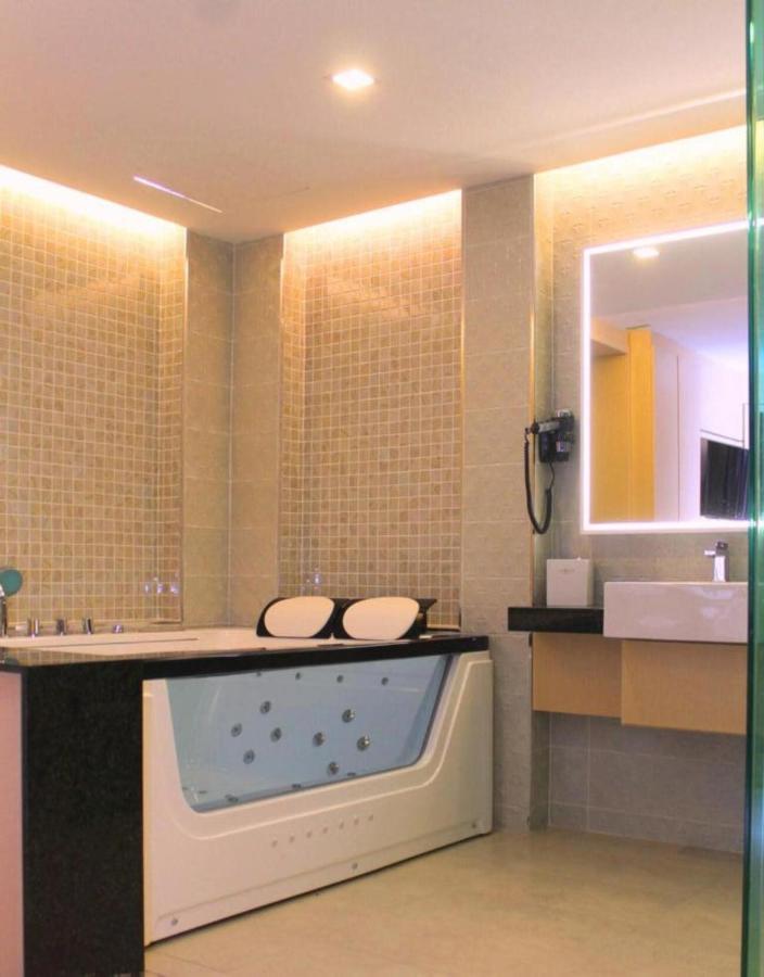 Geobay Hotel Johor Bahru Buitenkant foto