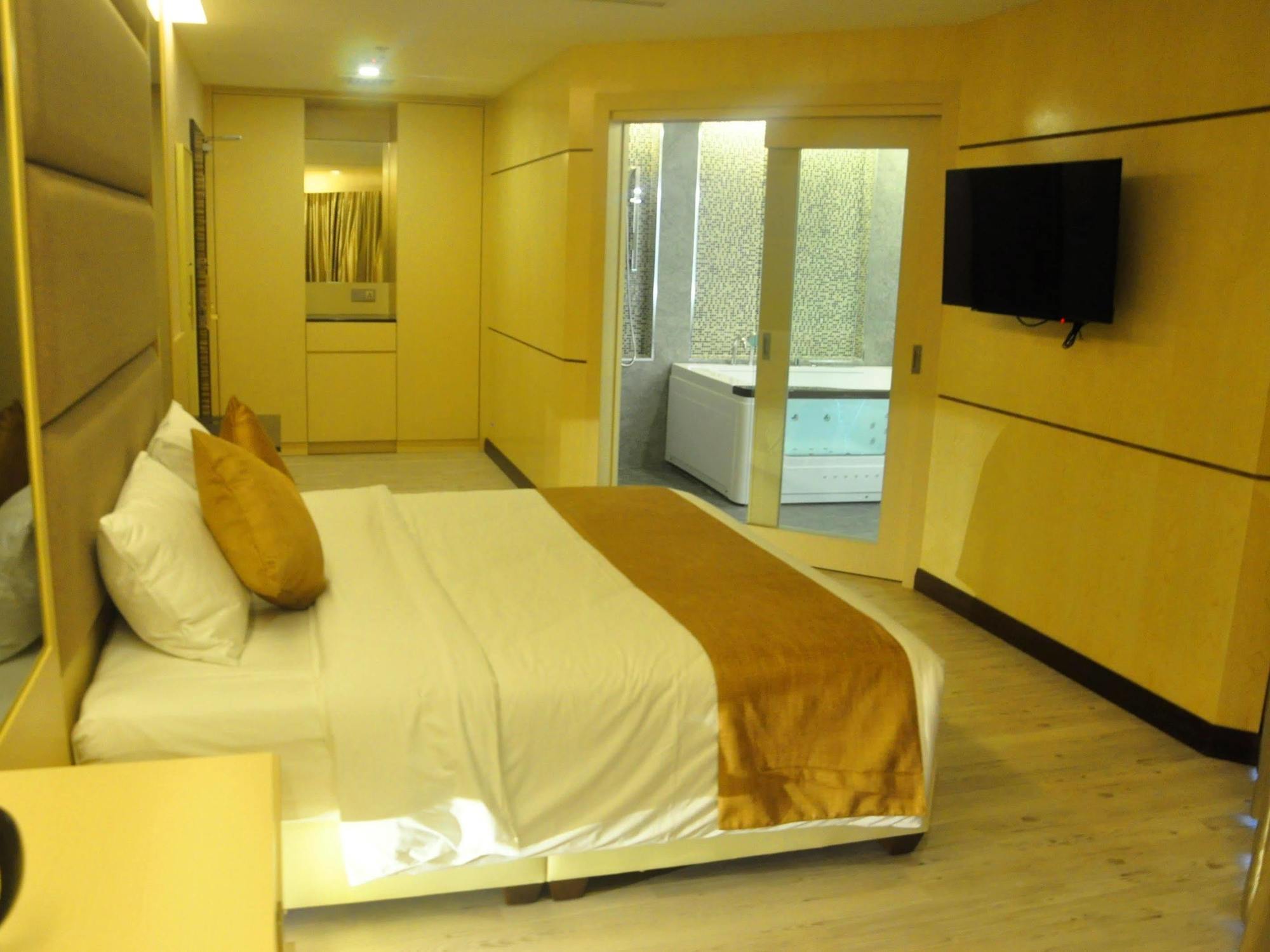 Geobay Hotel Johor Bahru Buitenkant foto